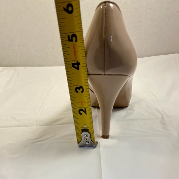 Nine West beige peep toe heels - Picture 6 of 6